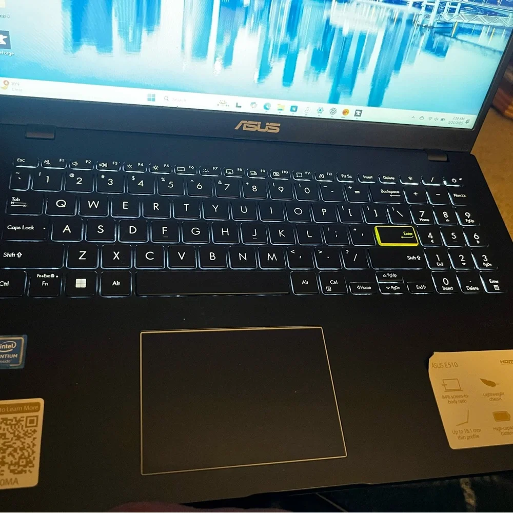 ASUS discover sleek